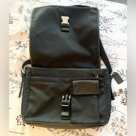 UNISEX Coach BLK leather trim messenger stylish and durable. Fast Shipping! - Picture 2 of 14